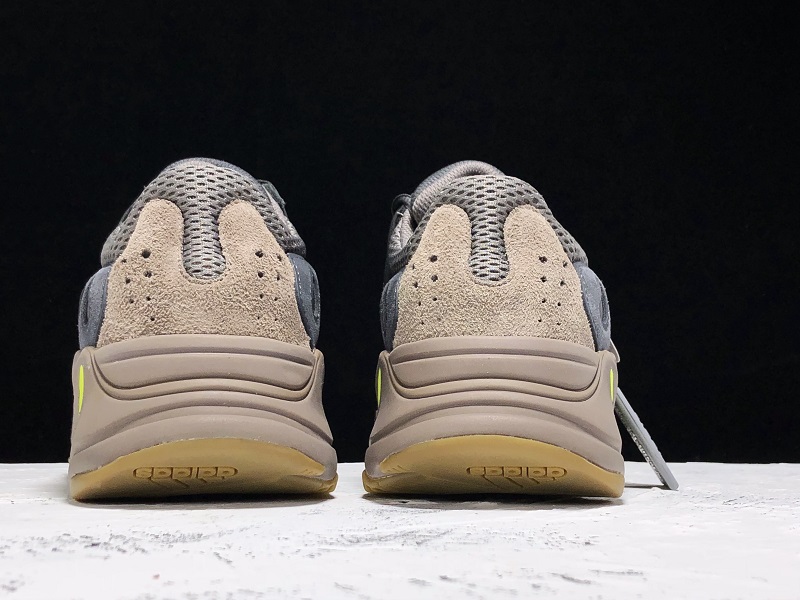 ad*s Y**zy boost 700 mauve