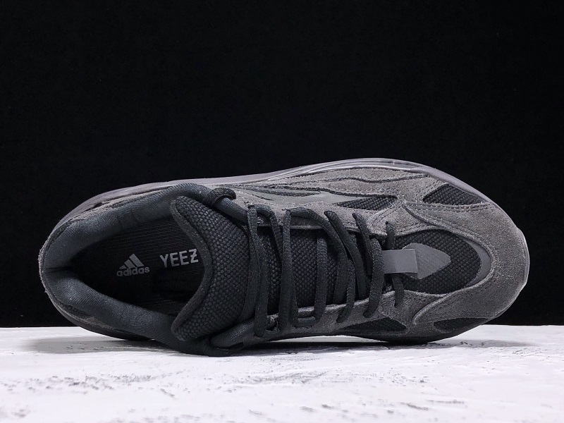 ad*s Y**zy boost 700 v2 vanta