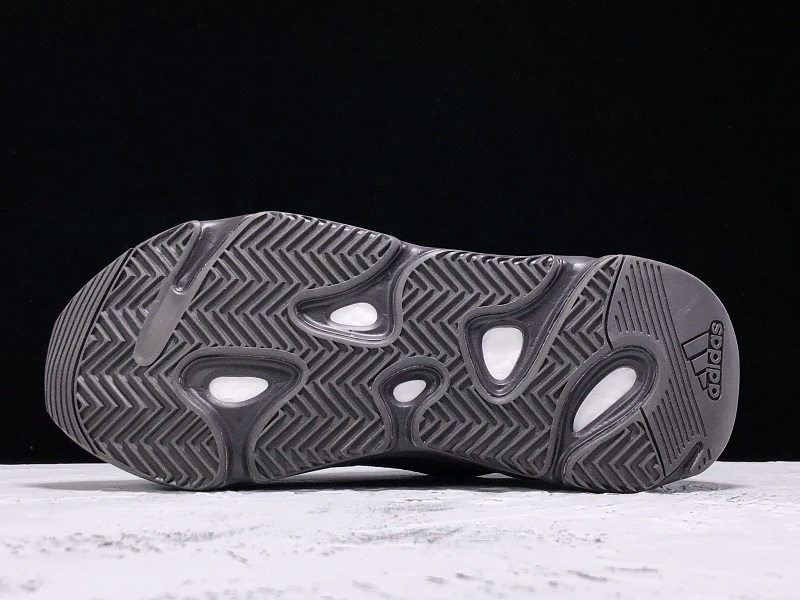 ad*s Y**zy boost 700 v2 vanta