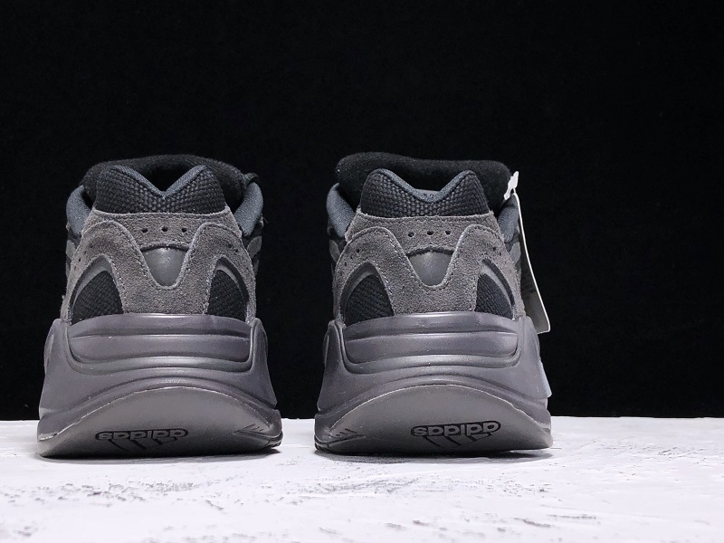 ad*s Y**zy boost 700 v2 vanta