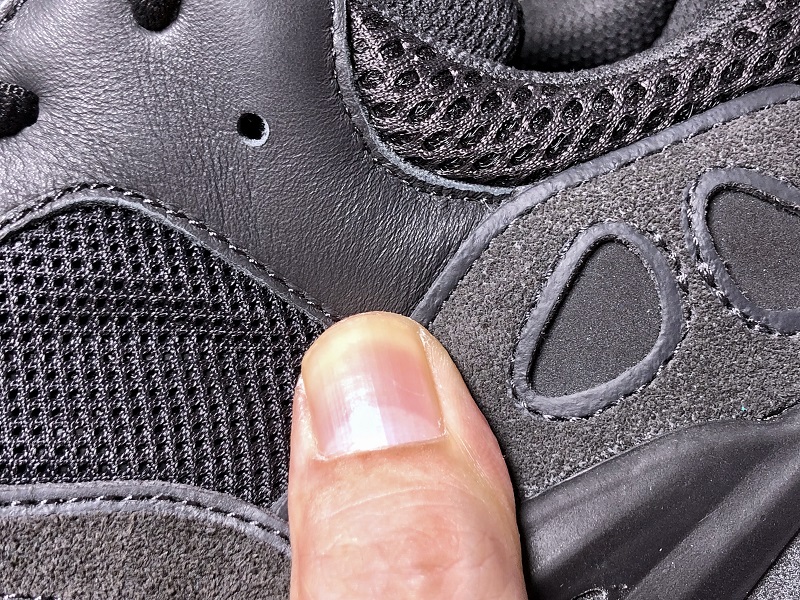 ad*s Y**zy boost 700 utility black