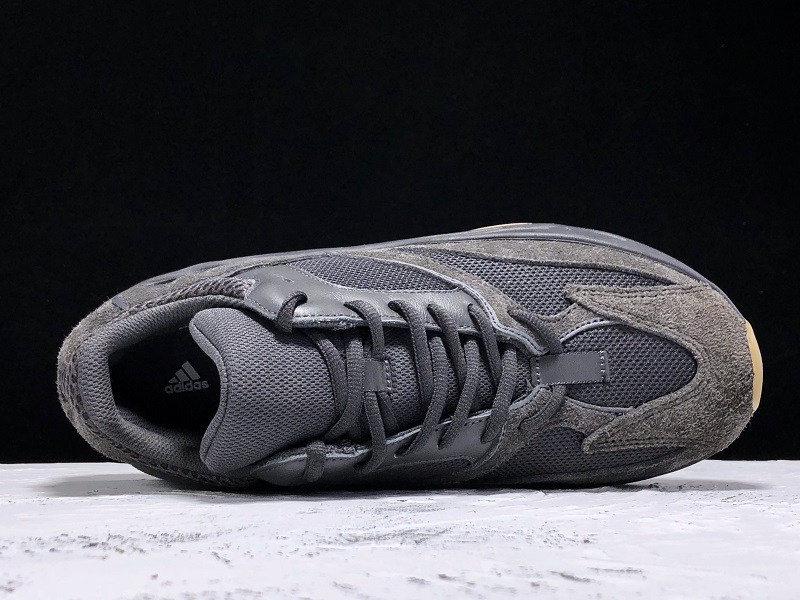 ad*s Y**zy boost 700 utility black