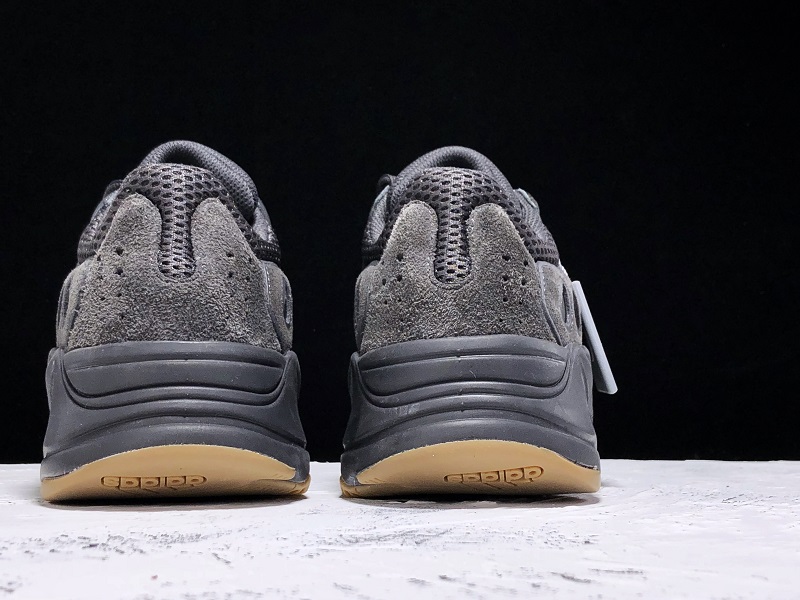 ad*s Y**zy boost 700 utility black