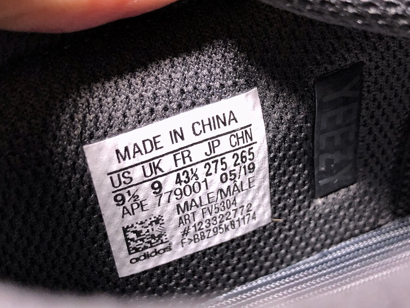 ad*s Y**zy boost 700 utility black