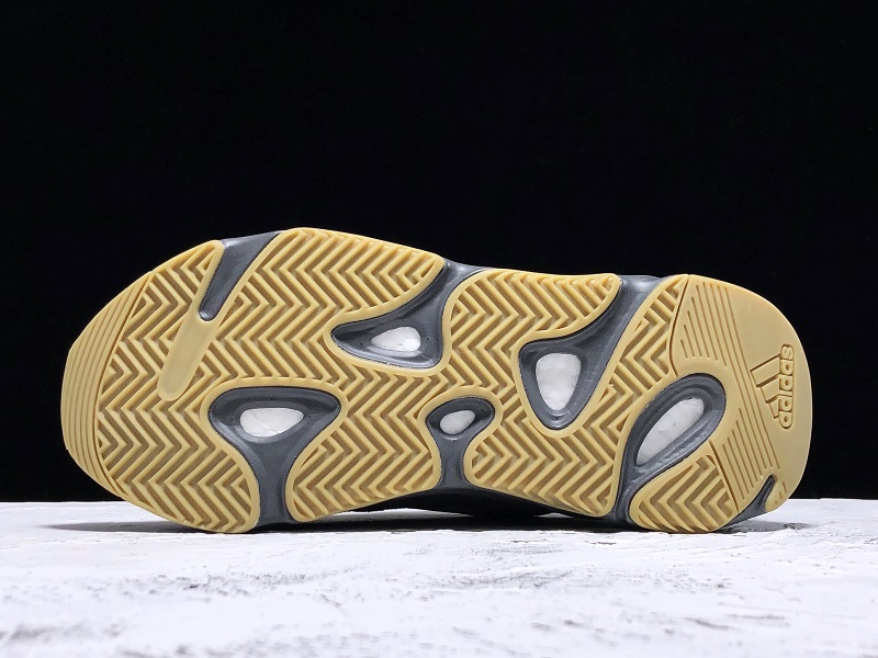 ad*s Y**zy boost 700 v2 tephra