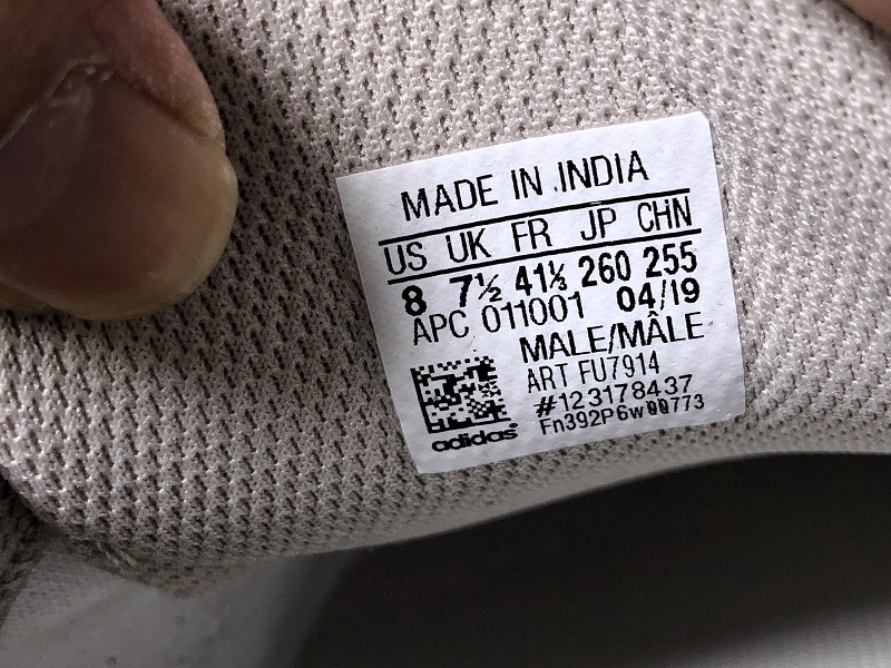 ad*s Y**zy boost 700 v2 tephra