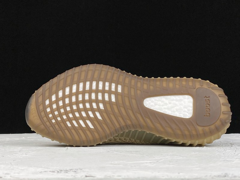 ad*s Y**zy boost 350 v2 sand taupe