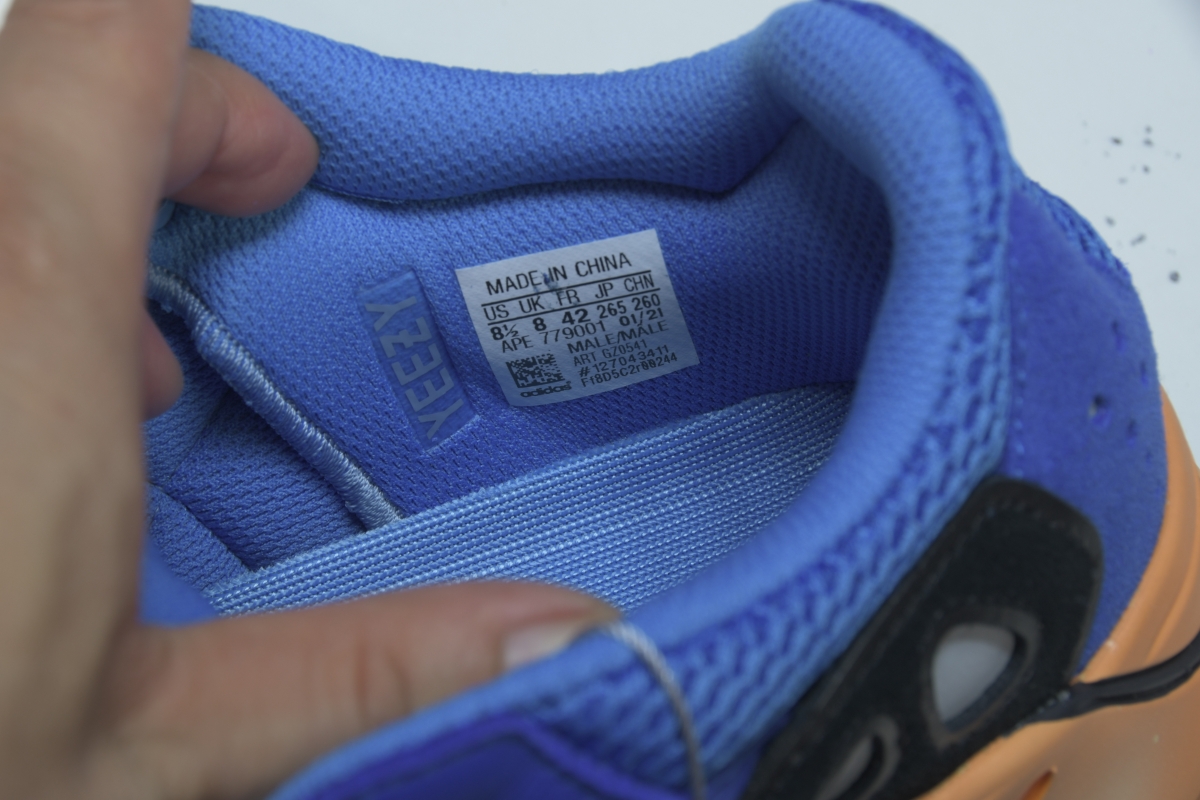 ad*s Y**zy boost 700 bright blue