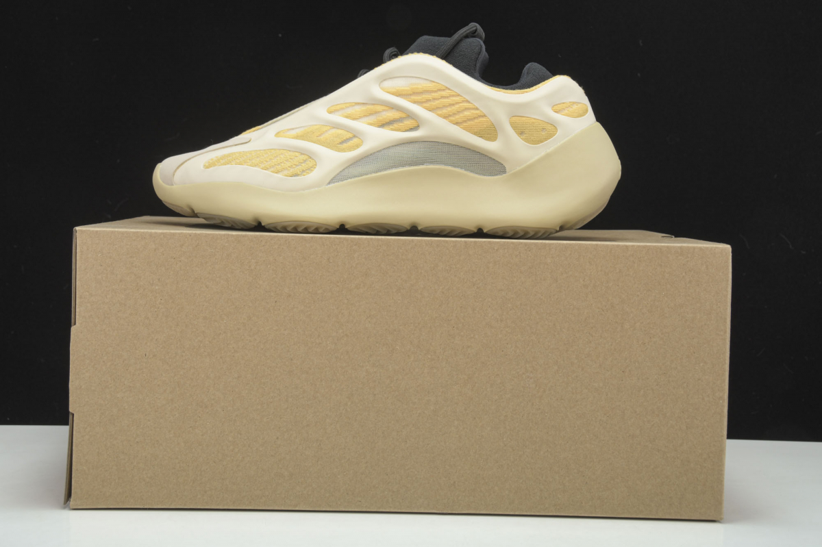 ad*s Y**zy 700 v3 safflower