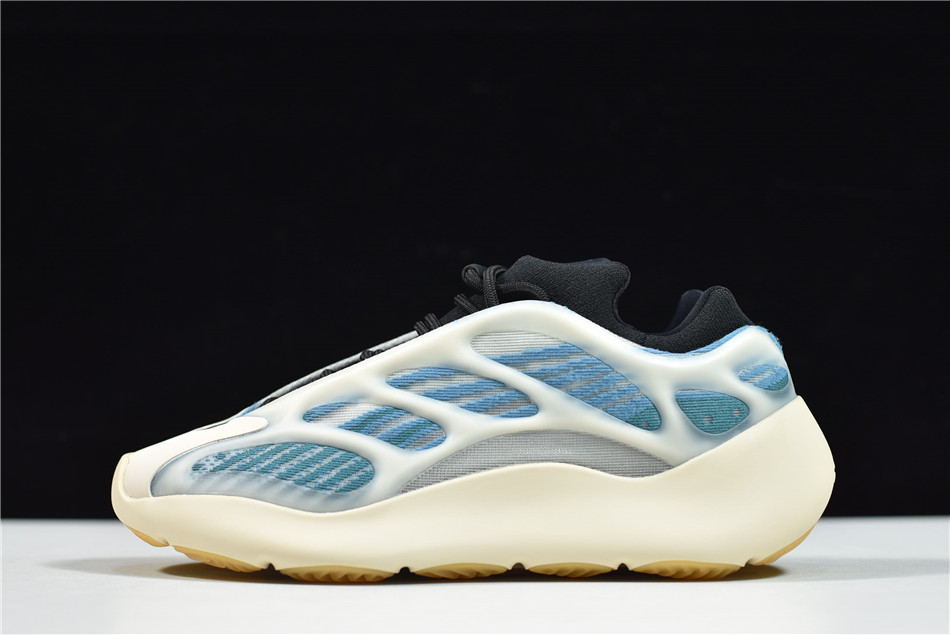 ad*s Y**zy 700 v3 kyanite