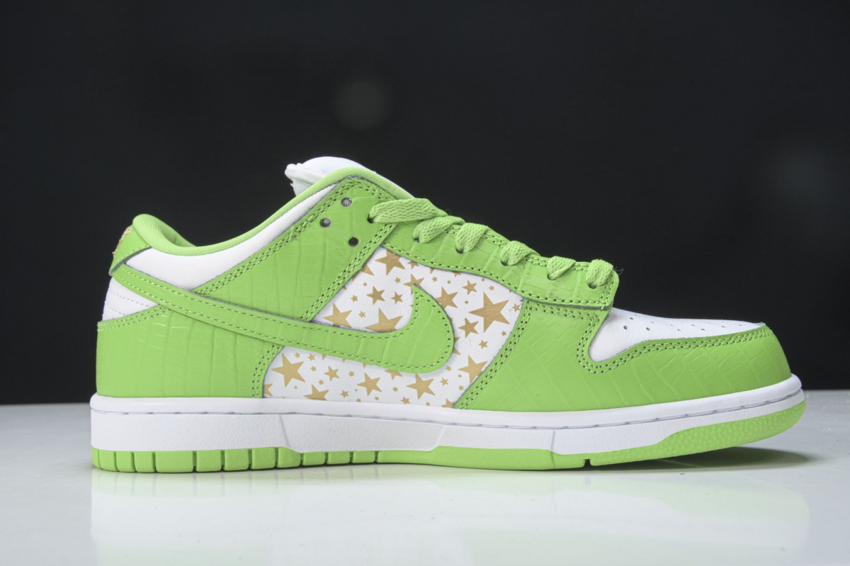 nike sb dunk low S*p*e stars mean green (2021)