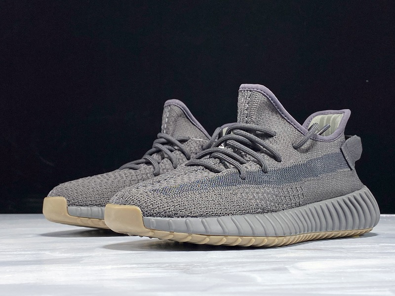 ad*s Y**zy boost 350 v2 cinder
