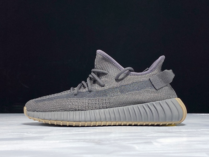 ad*s Y**zy boost 350 v2 cinder