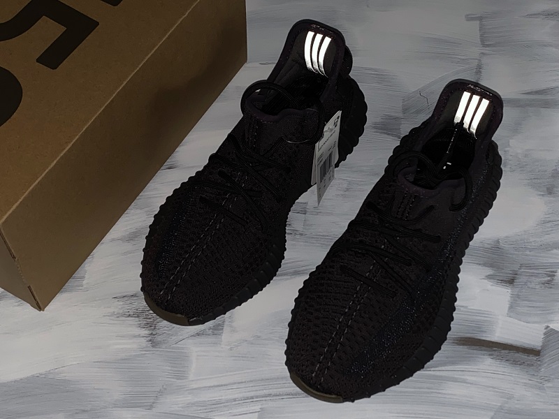 ad*s Y**zy boost 350 v2 cinder
