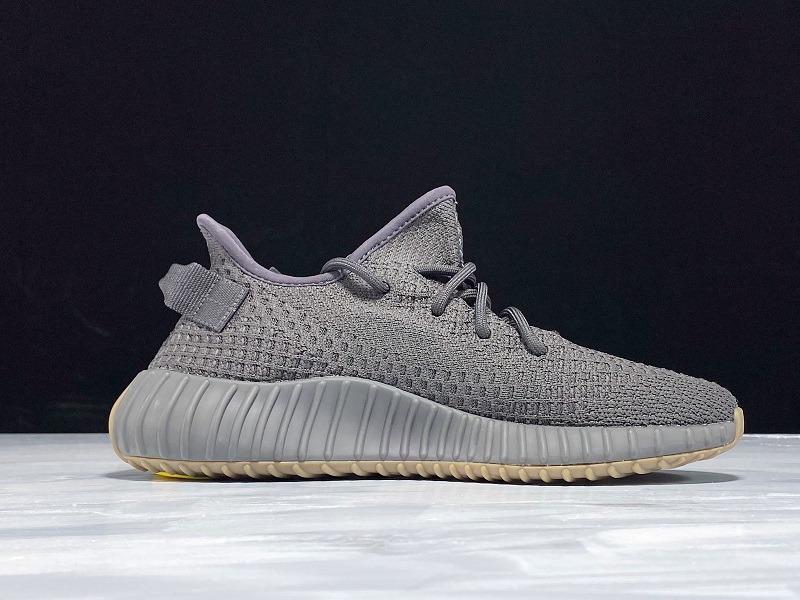 ad*s Y**zy boost 350 v2 cinder