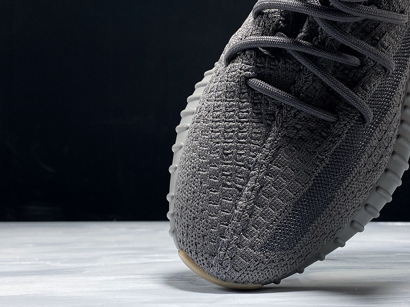 ad*s Y**zy boost 350 v2 cinder