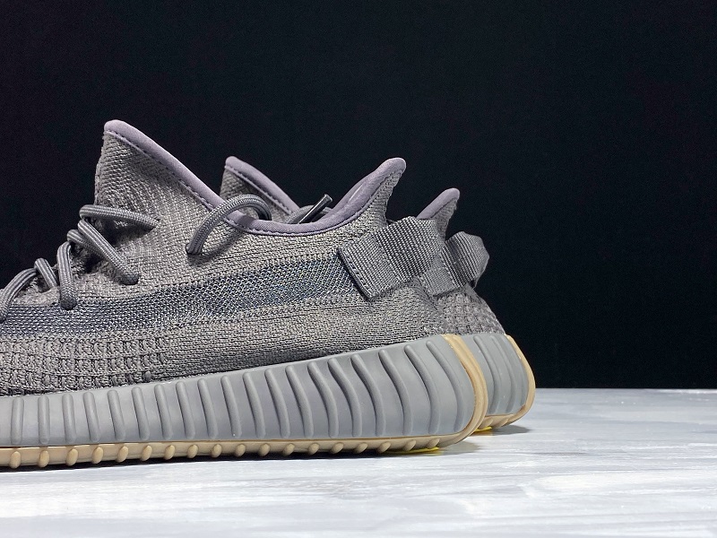 ad*s Y**zy boost 350 v2 cinder