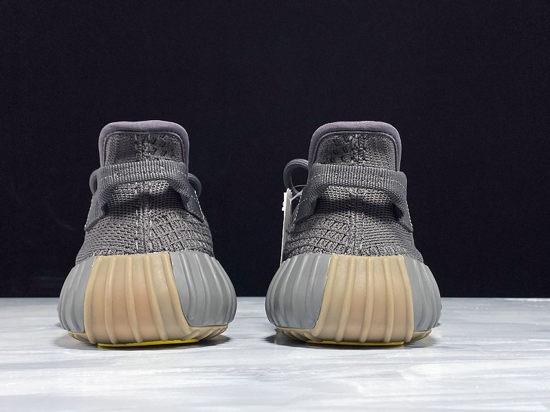 ad*s Y**zy boost 350 v2 cinder