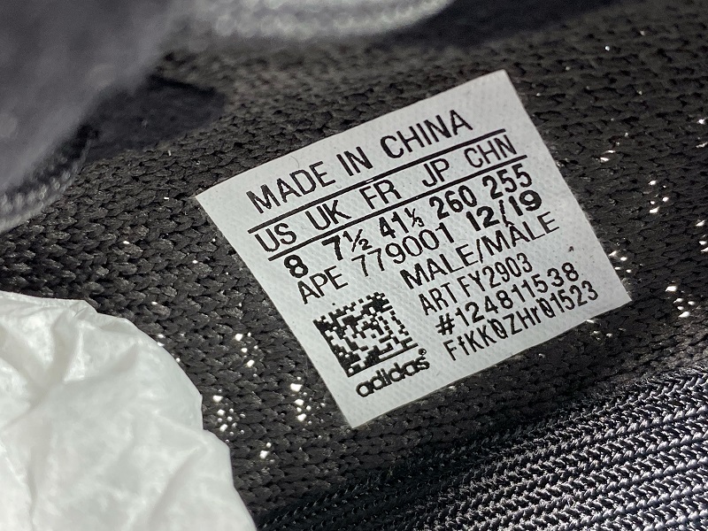 ad*s Y**zy boost 350 v2 cinder