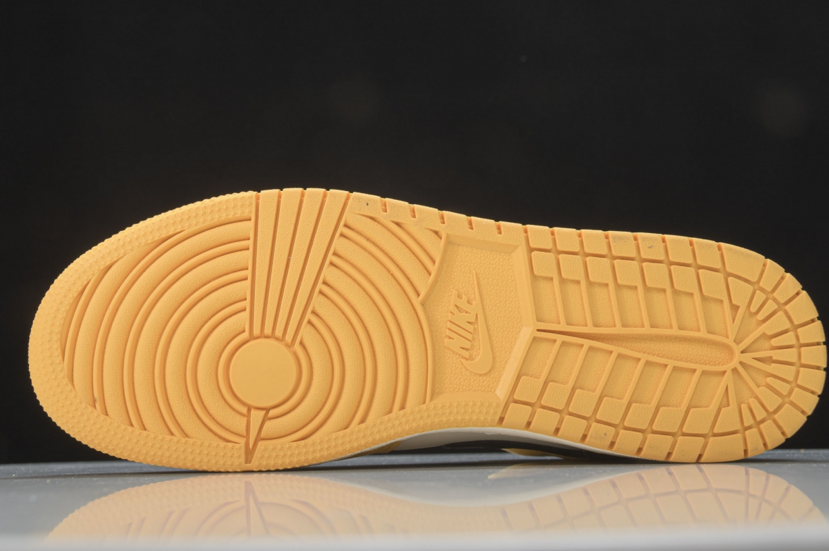 Jordan 1 Mid SE Lakers