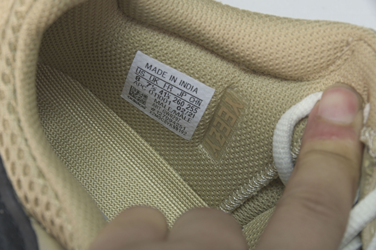ad*s Y**zy boost 700 enflame amber