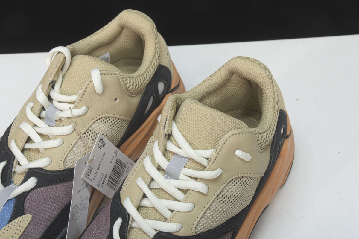 ad*s Y**zy boost 700 enflame amber