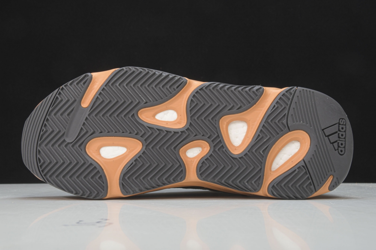 ad*s Y**zy boost 700 enflame amber