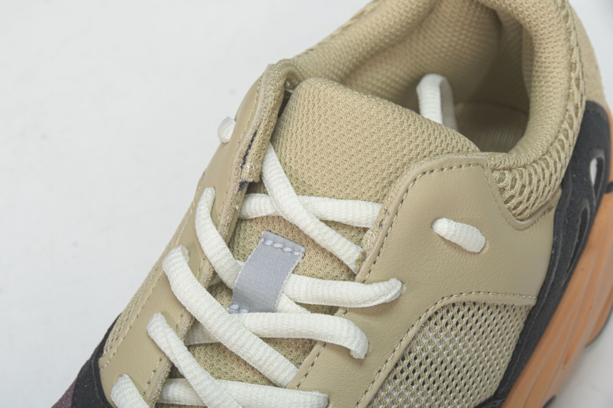 ad*s Y**zy boost 700 enflame amber