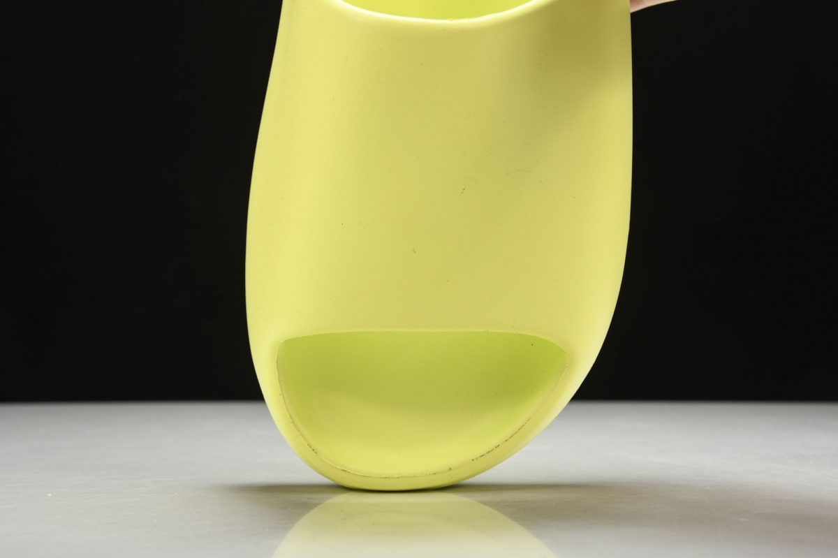 ad*s Y**zy slide glow green