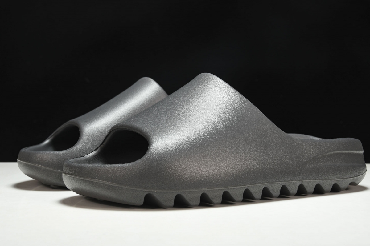 ad*s Y**zy slide onyx