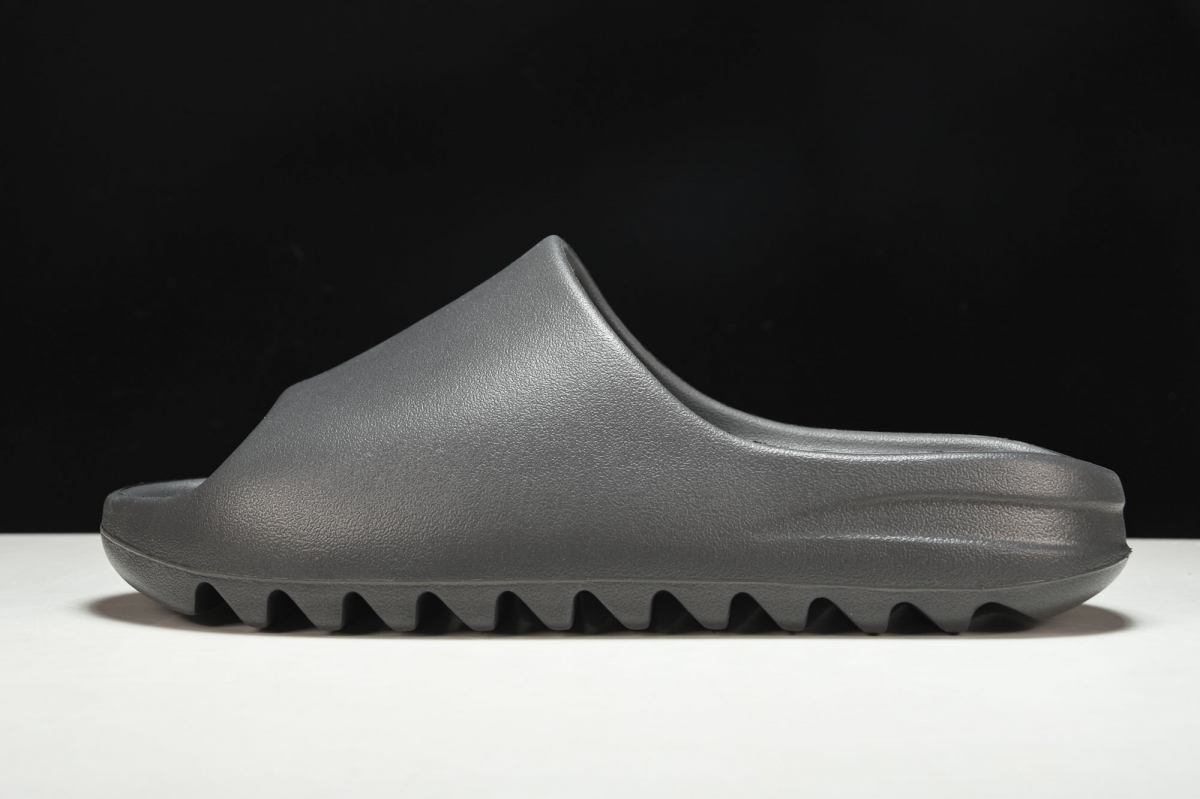 ad*s Y**zy slide onyx