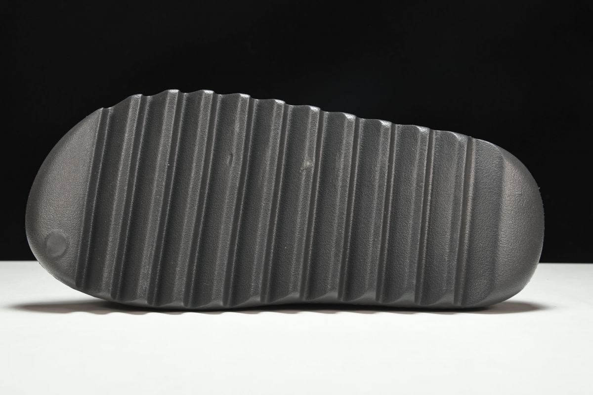 ad*s Y**zy slide onyx