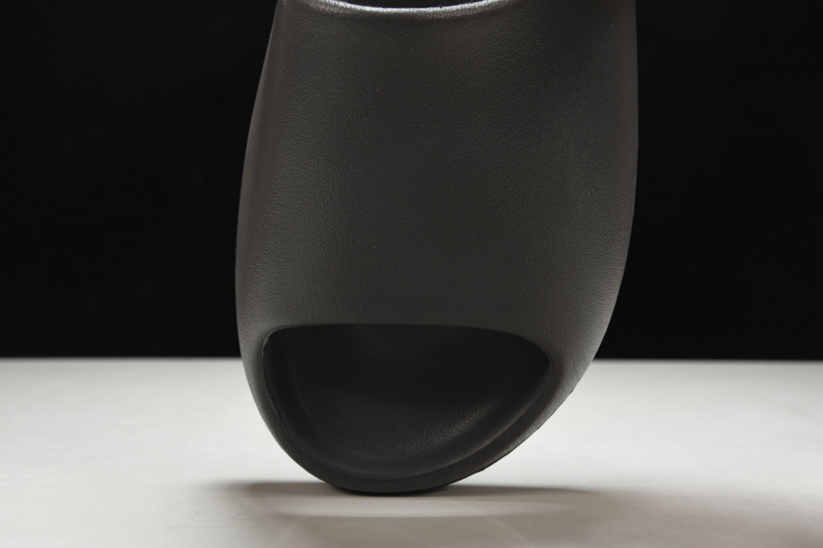 ad*s Y**zy slide onyx
