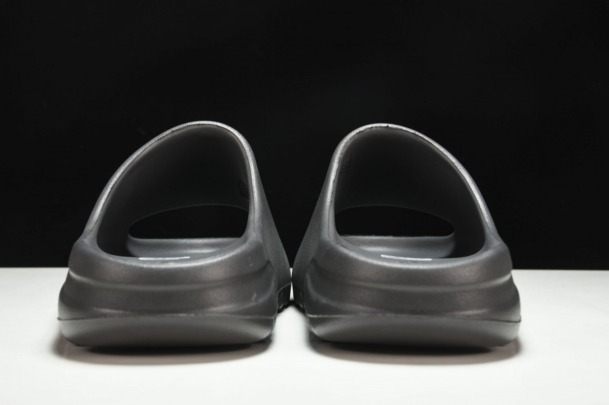 ad*s Y**zy slide onyx