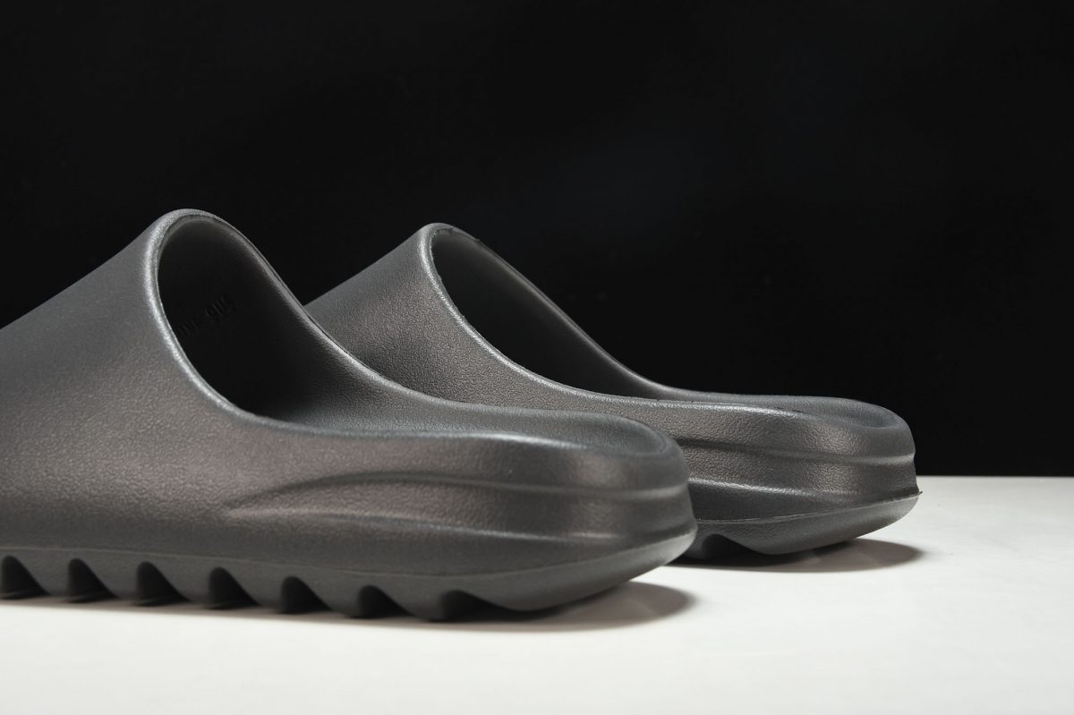 ad*s Y**zy slide onyx