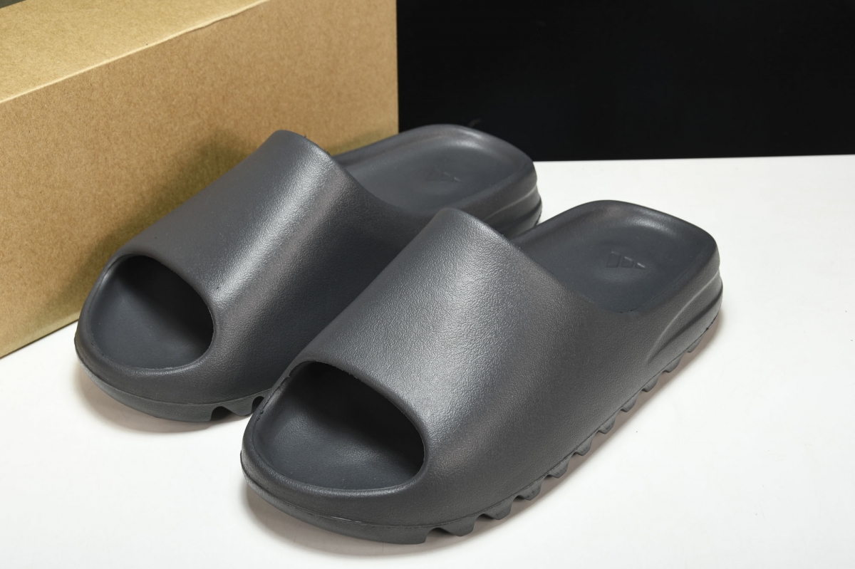 ad*s Y**zy slide onyx