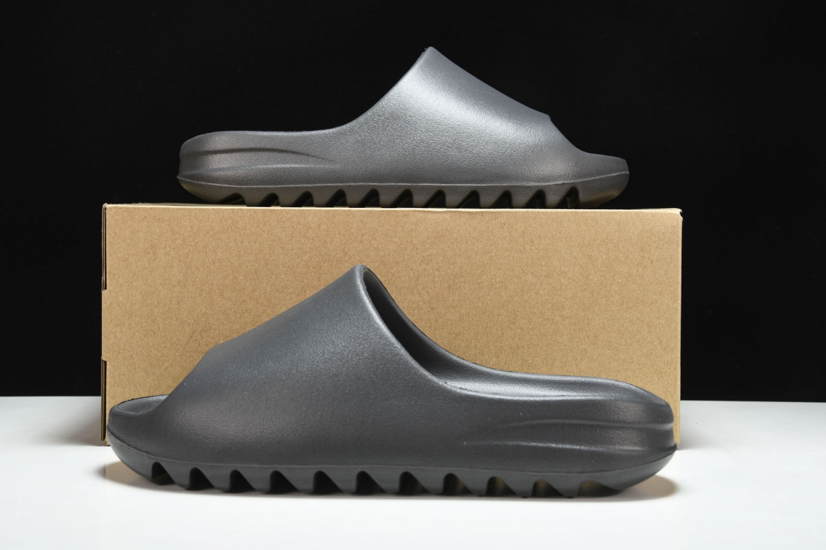 ad*s Y**zy slide onyx