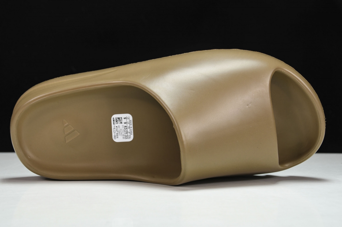 ad*s Y**zy slide earth brown