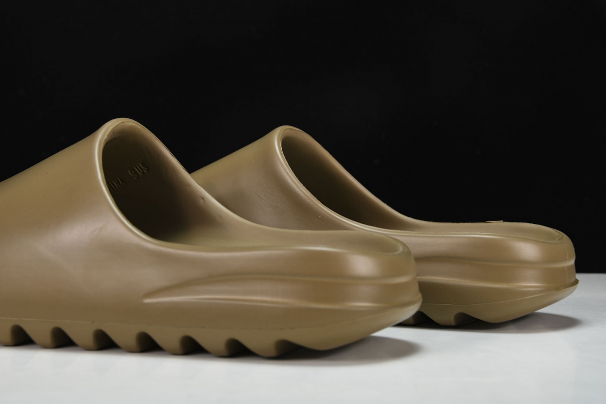 ad*s Y**zy slide earth brown