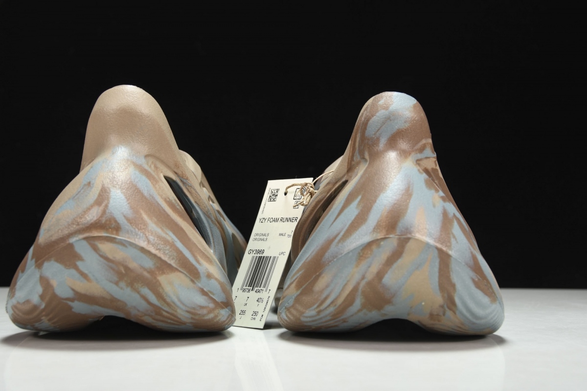 ad*s Y**zy foam rnnr mx sand grey