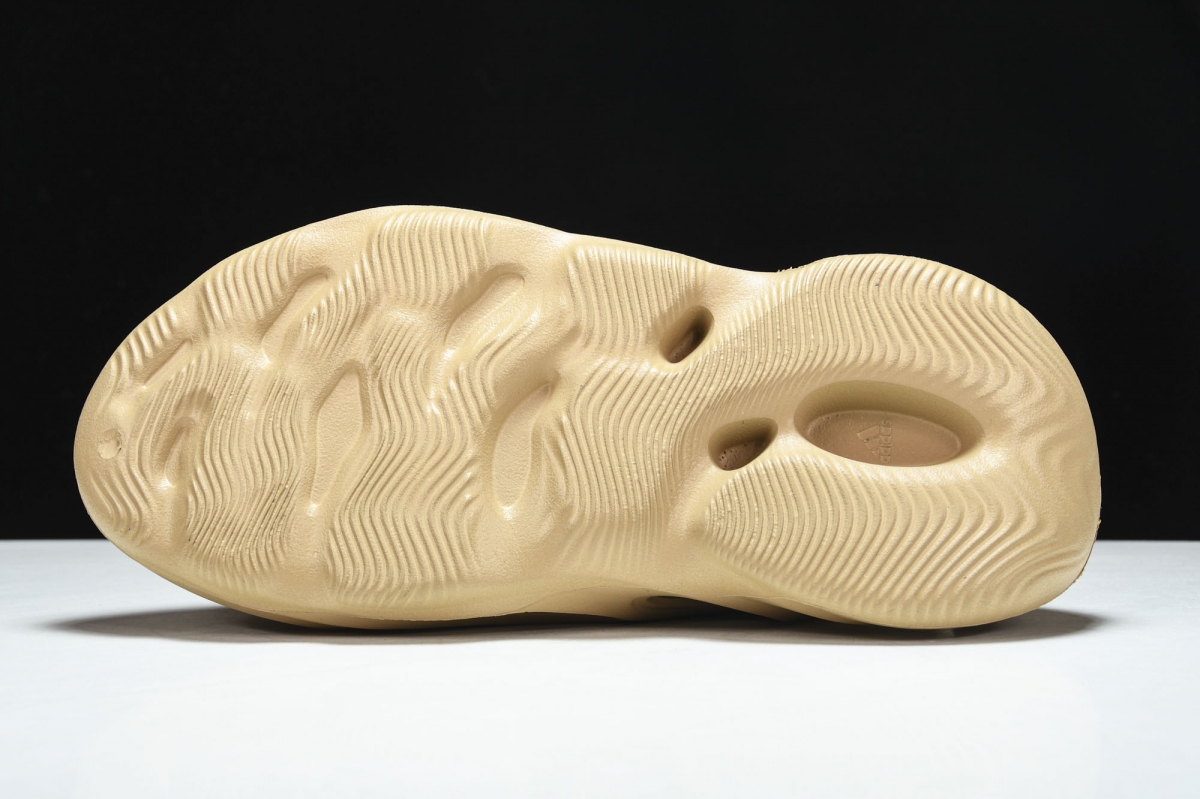 ad*s Y**zy foam rnnr ochre