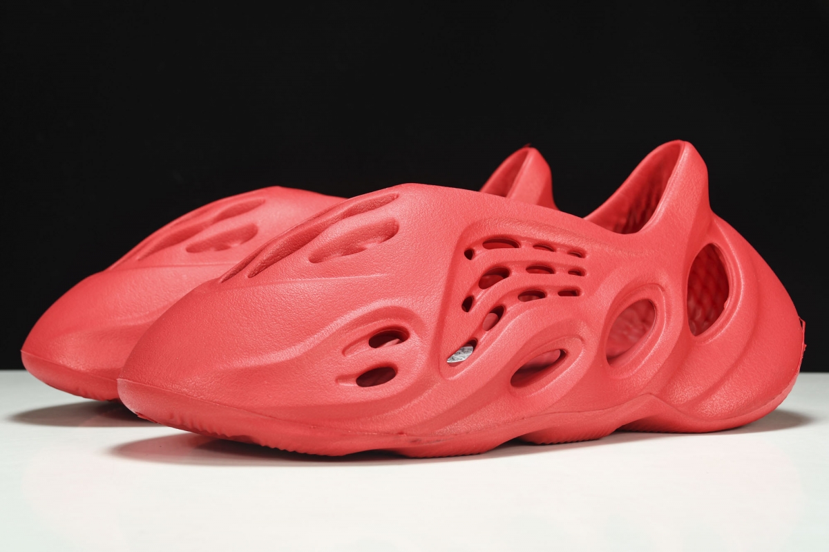 ad*s Y**zy foam rnnr vermillion