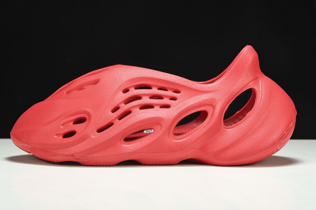 ad*s Y**zy foam rnnr vermillion