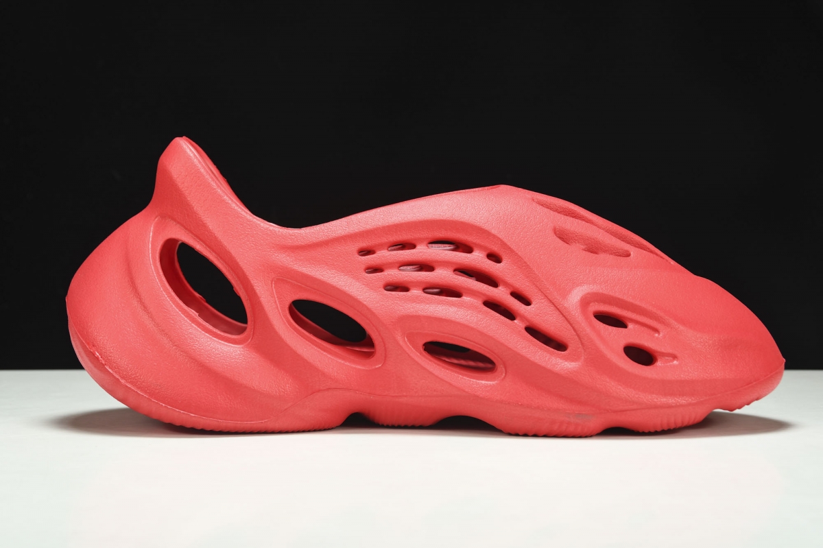 ad*s Y**zy foam rnnr vermillion