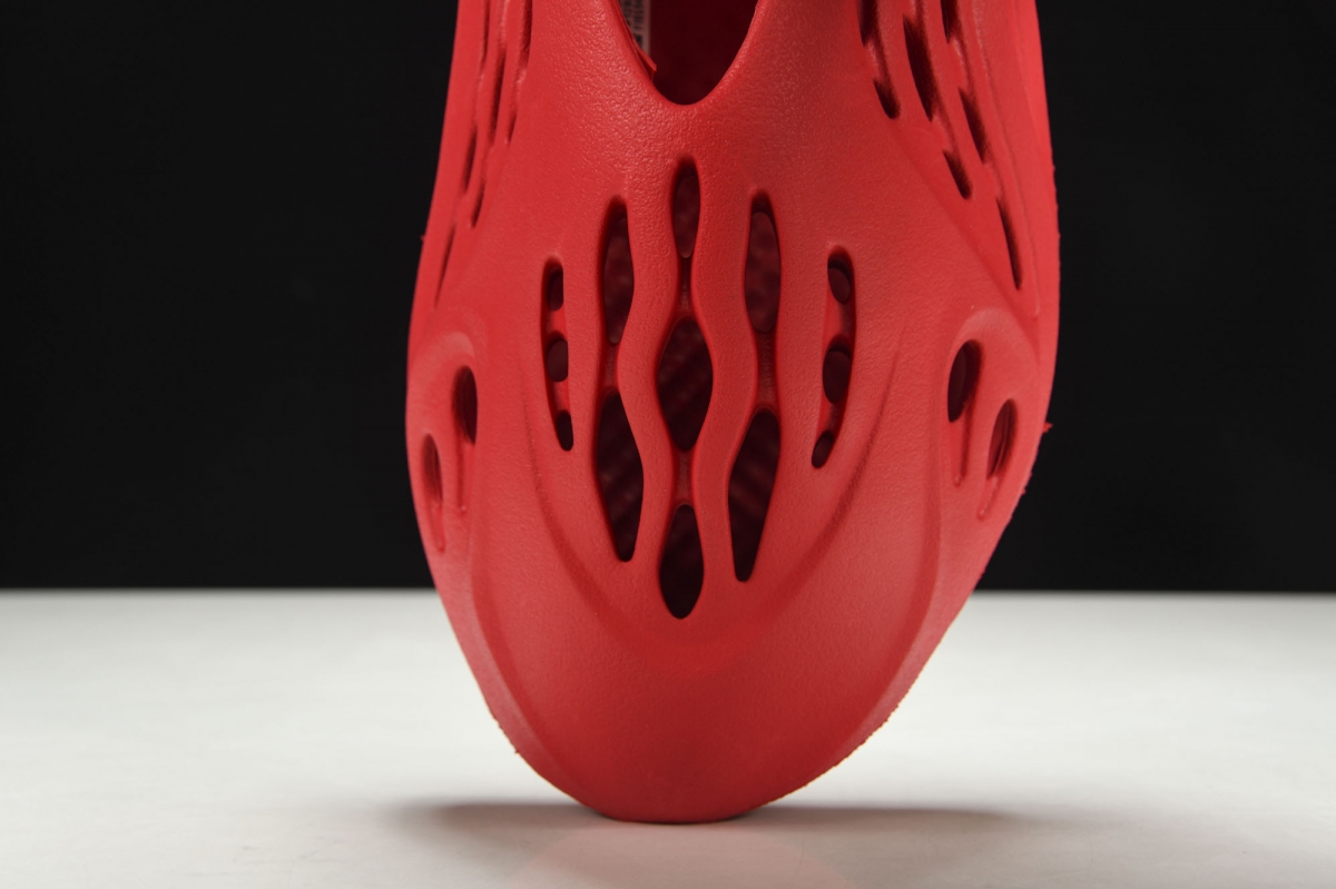 ad*s Y**zy foam rnnr vermillion