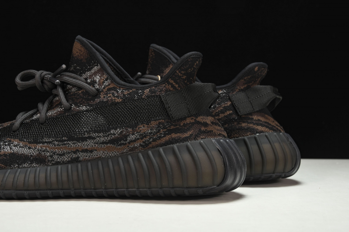 ad*s Y**zy boost 350 v2 mx rock