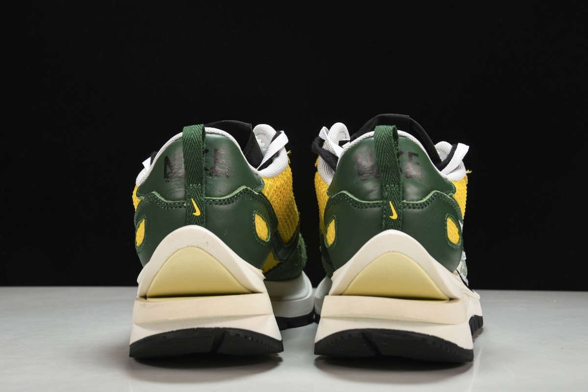 Nike Vaporwaffle sacai Tour Yellow Stadium Green