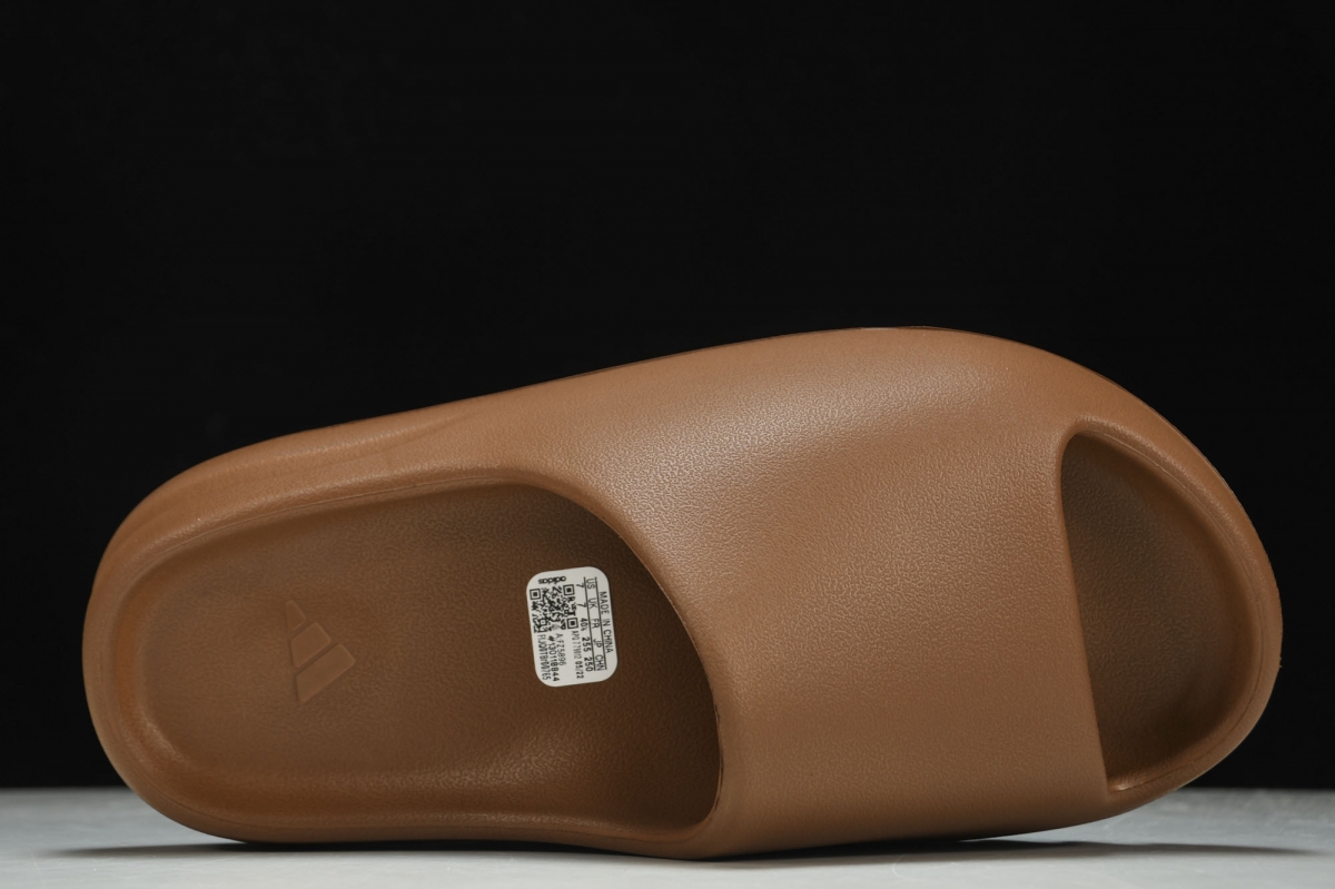 ad*s Y**zy slide flax