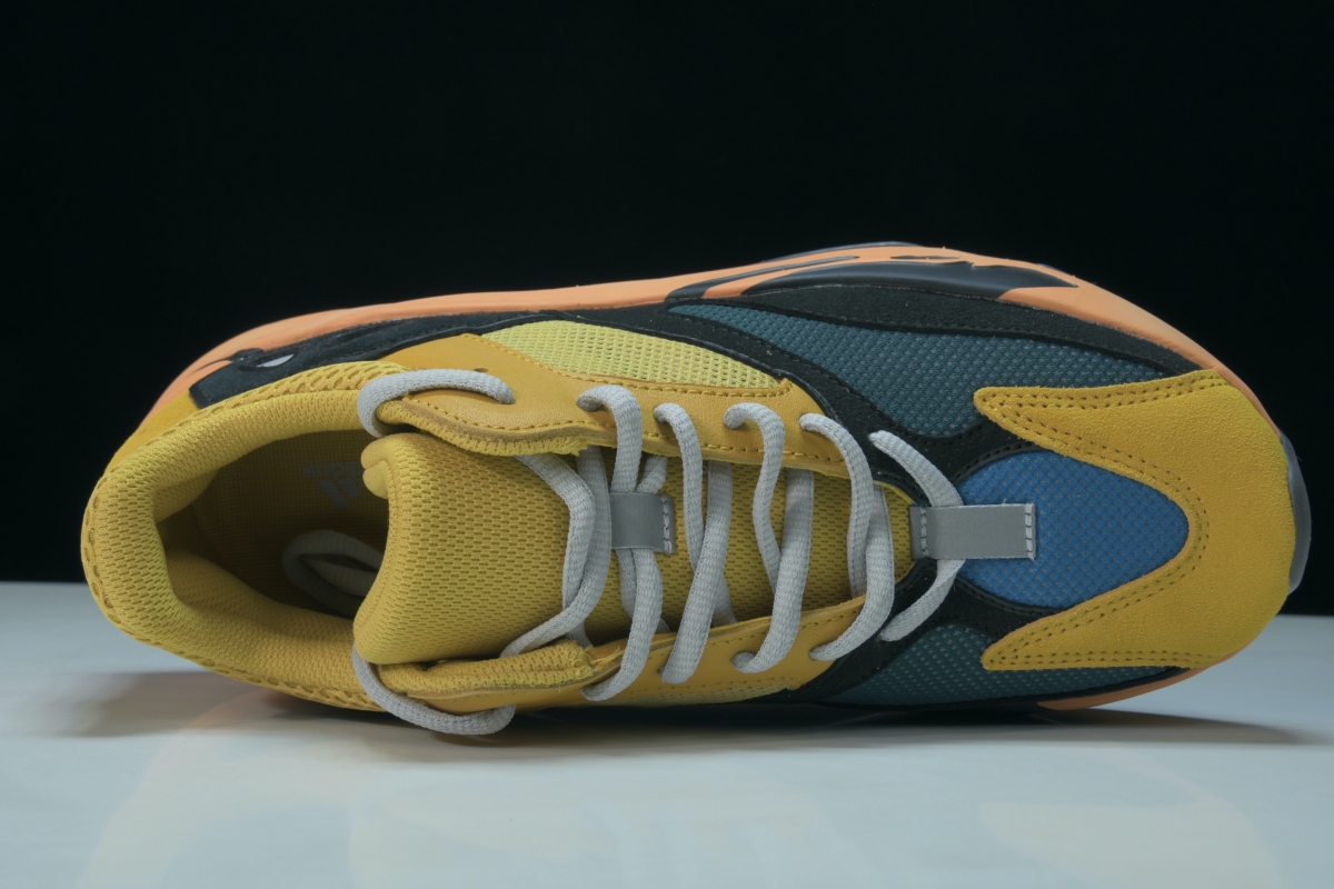 ad*s Y**zy boost 700 sun