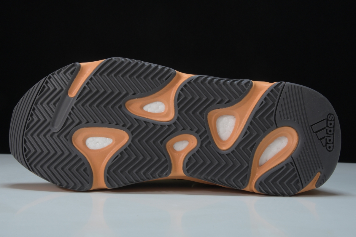 ad*s Y**zy boost 700 sun